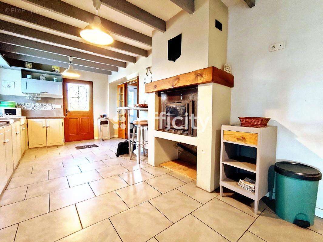 Maison à BRIZAMBOURG