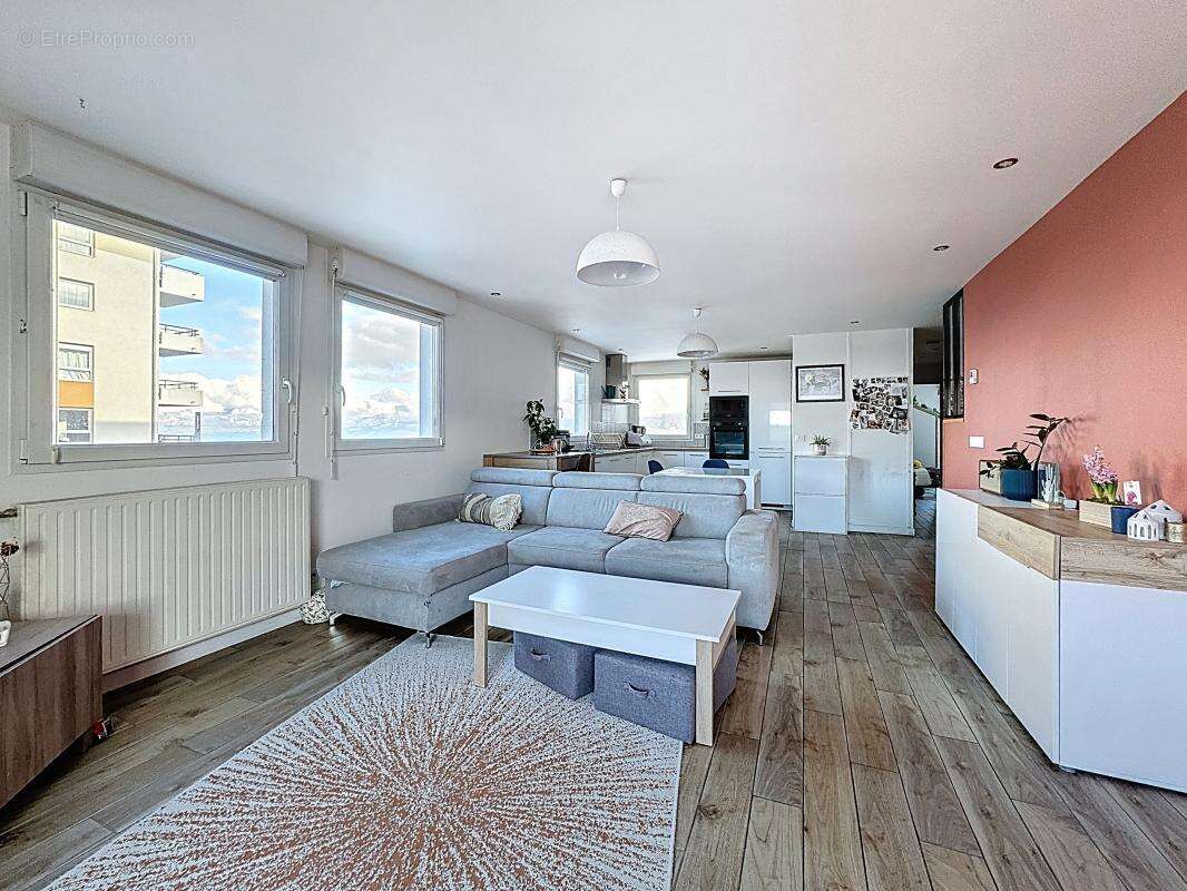 Appartement à LA ROCHE-SUR-FORON