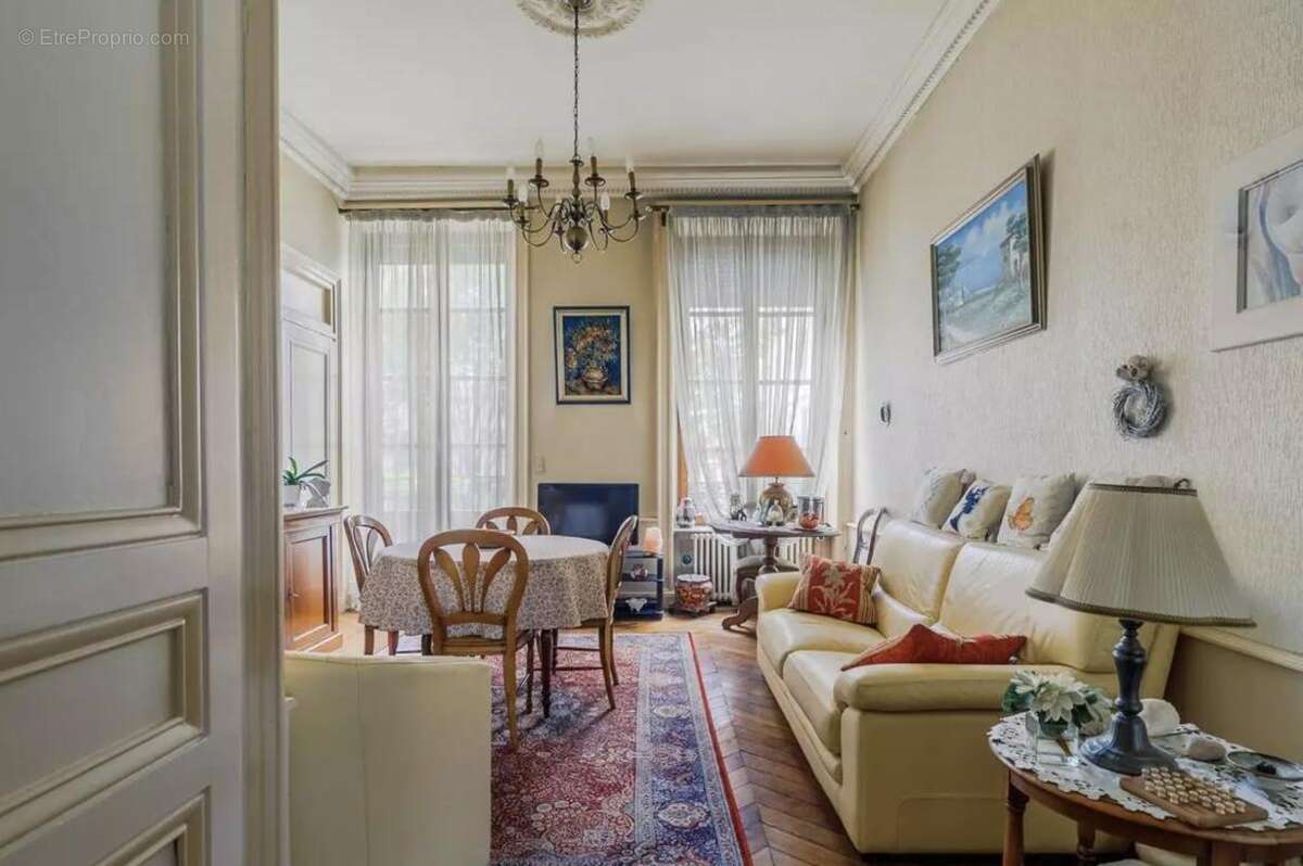 Appartement à PARIS-9E