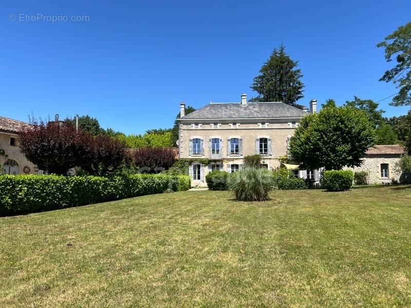 Maison à MONTGUYON