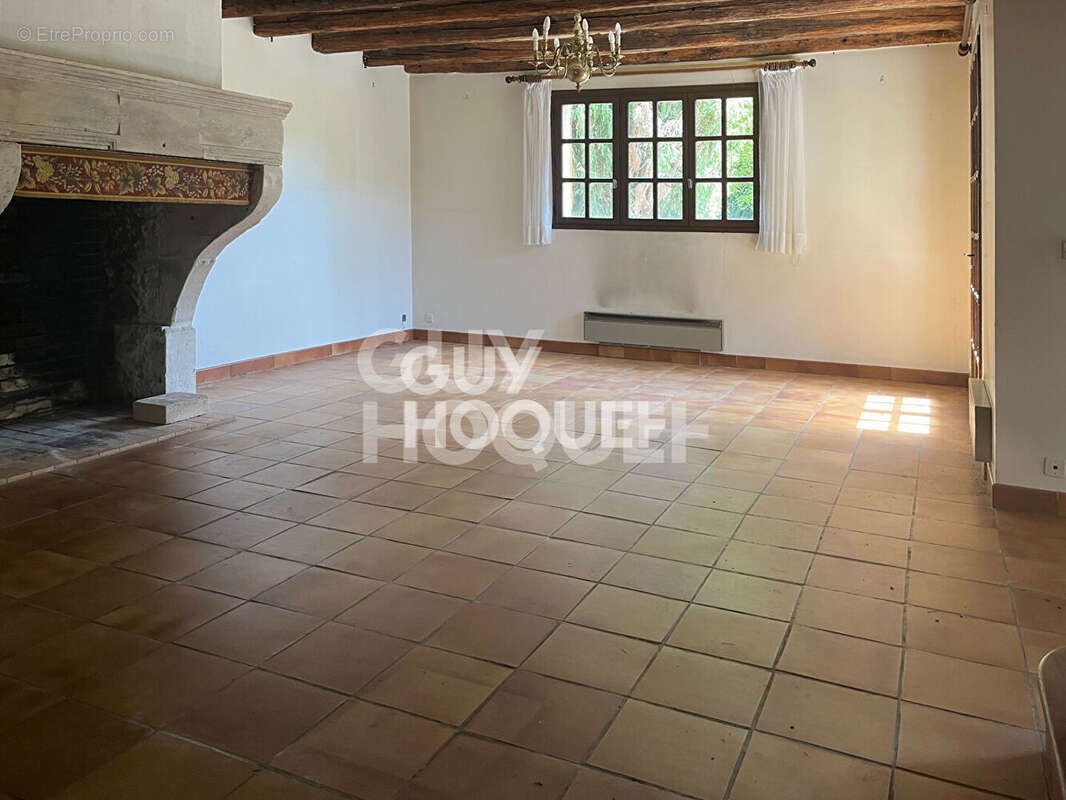 Maison familiale sur sous-sol total de 7 pieces (179.5 m²) à etiolles - photo 2