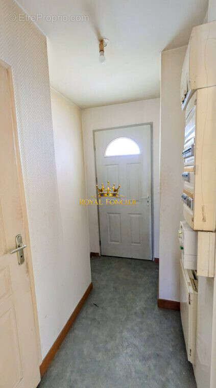 Appartement : Entrée - Appartement à DANGE-SAINT-ROMAIN