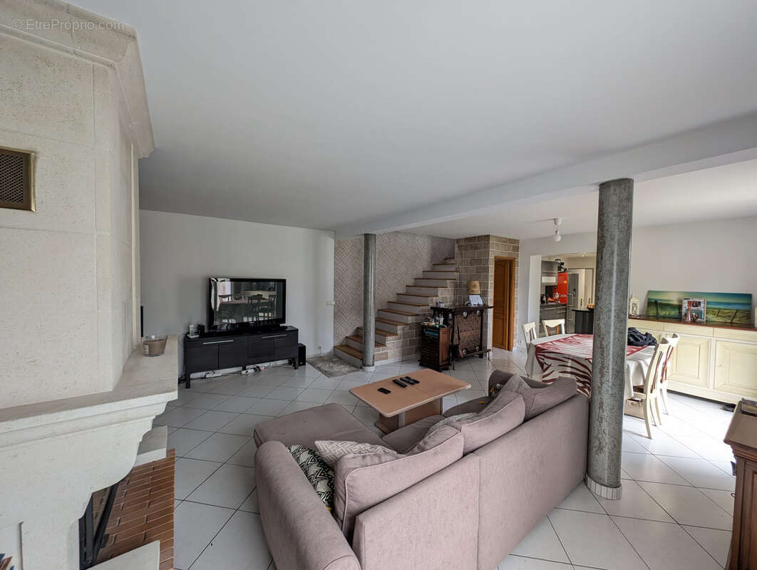 Maison à SAINTE-GENEVIEVE-DES-BOIS