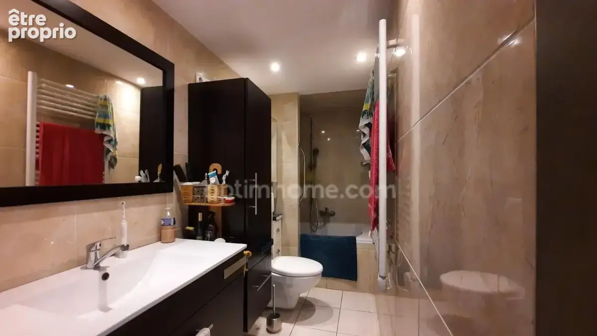 MARTIGUES (13) : à vendre Maison 4 chambres, 1 bureau, 2 appartements T3 et T4, garage sur terrain 859m² - photo 9