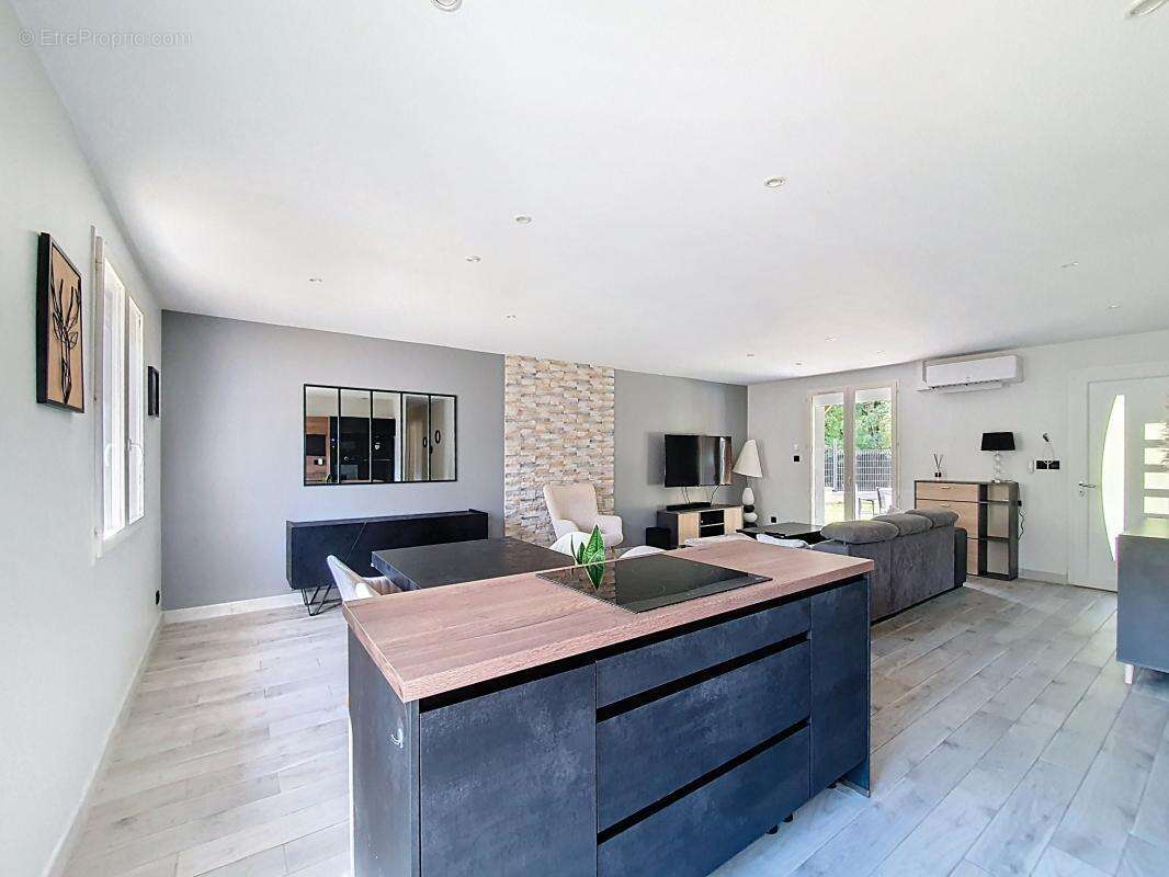 Maison à PONT-EVEQUE