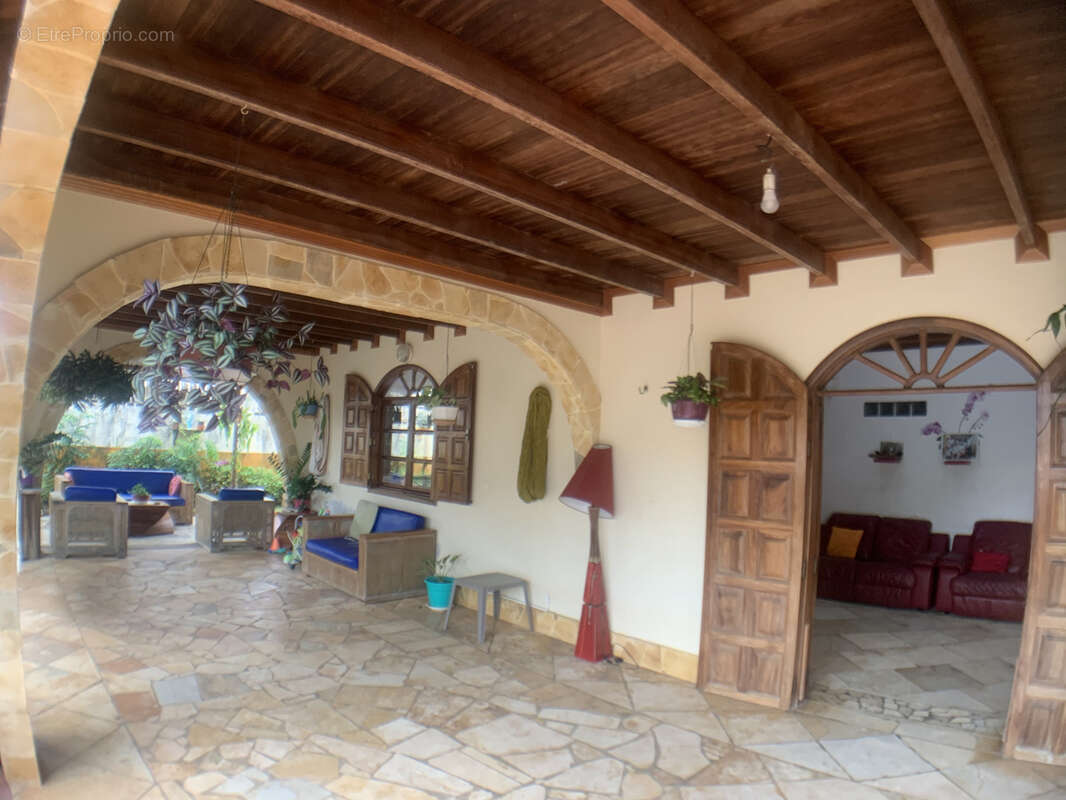 Maison à REMIRE-MONTJOLY