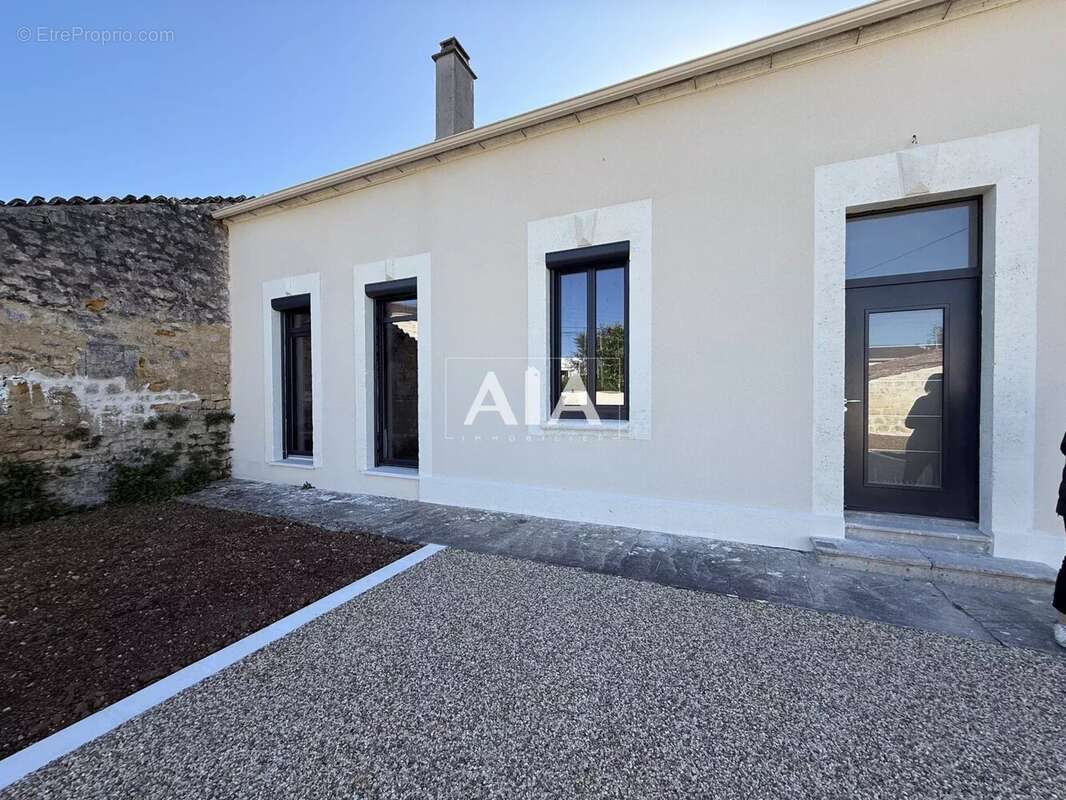 Maison à CHAMPNIERS