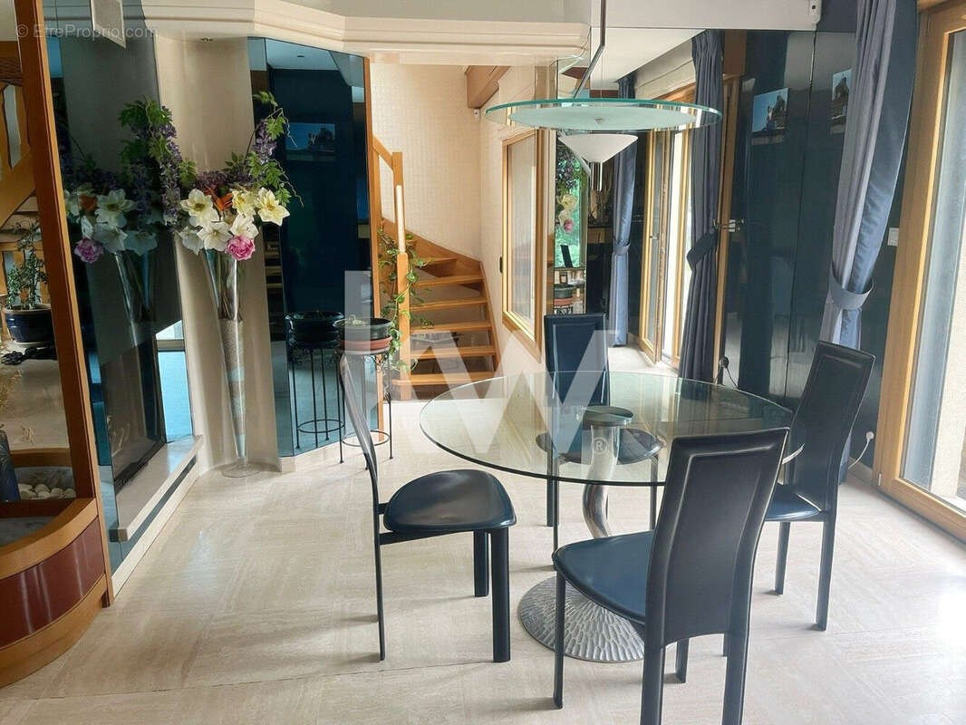 Maison 324 m² à Saint-Remy-L'honore  - photo 9