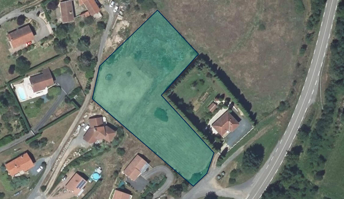 Terrain à SAINTE-FOY-L'ARGENTIERE