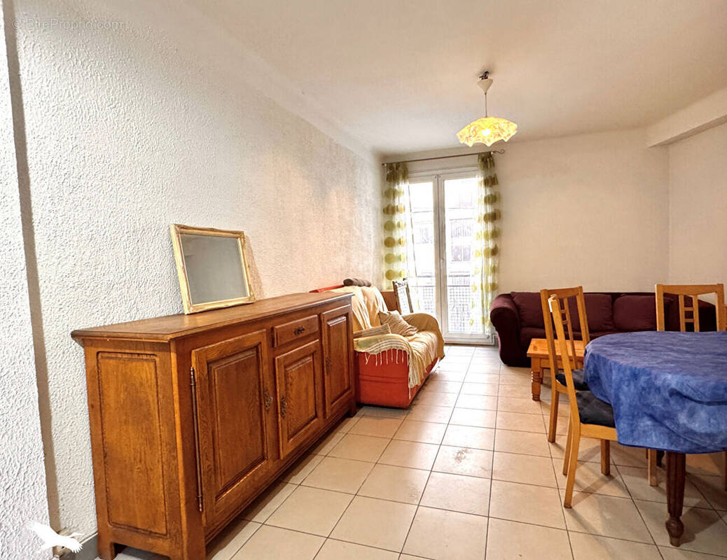 Appartement à MARSEILLE-5E
