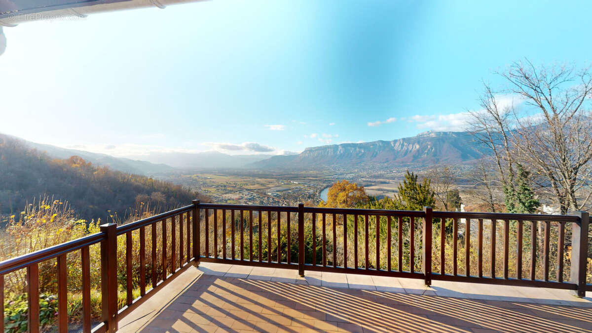 Maison à LA COMBE-DE-LANCEY