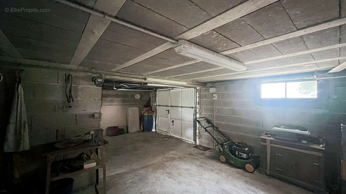 Maison rénovée avec potentiel de suite parentale, grand terrain et sous-sol total   Rare sur le secteur - photo 11