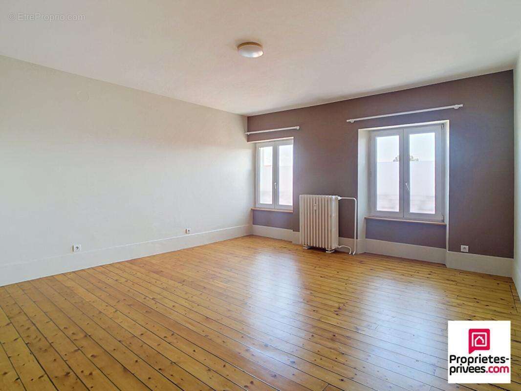 BELFORT - T3 rénové de 87 m² - Beaucoup de cachet - photo 5