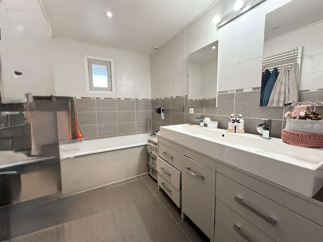 Maison à CROISILLES