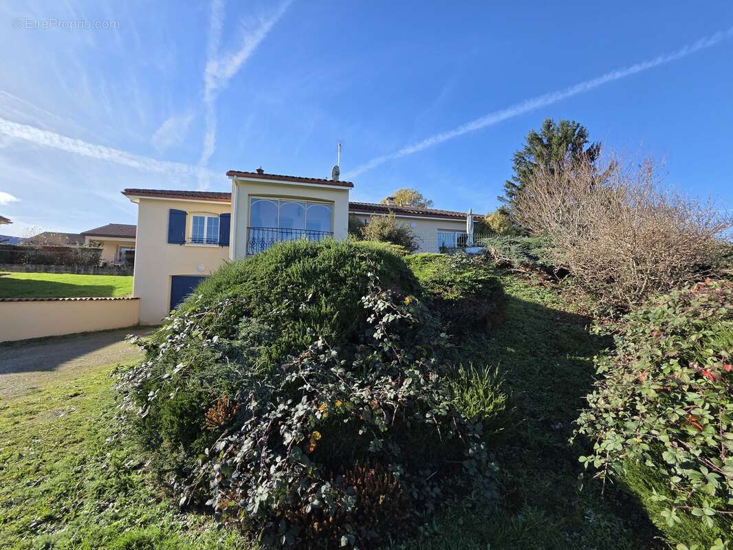 Maison à SAINT-LEONARD-DE-NOBLAT