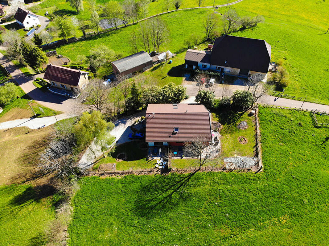 Maison à CHAUX-CHAMPAGNY