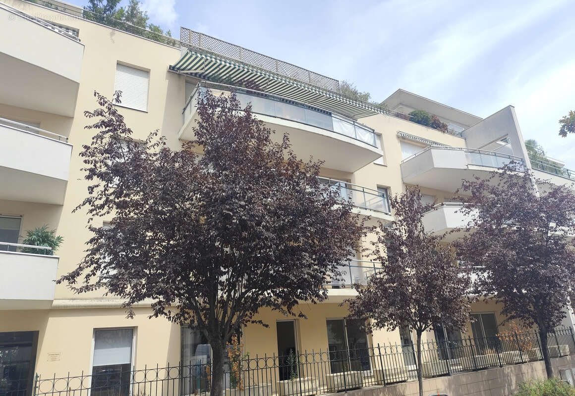 Appartement  T4 avec cave et garage en sous-sol - photo 8