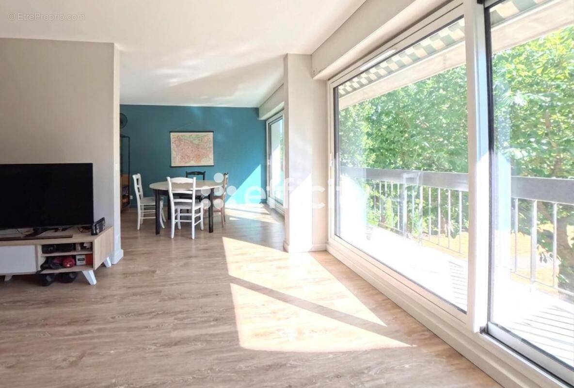 Appartement à VERRIERES-LE-BUISSON