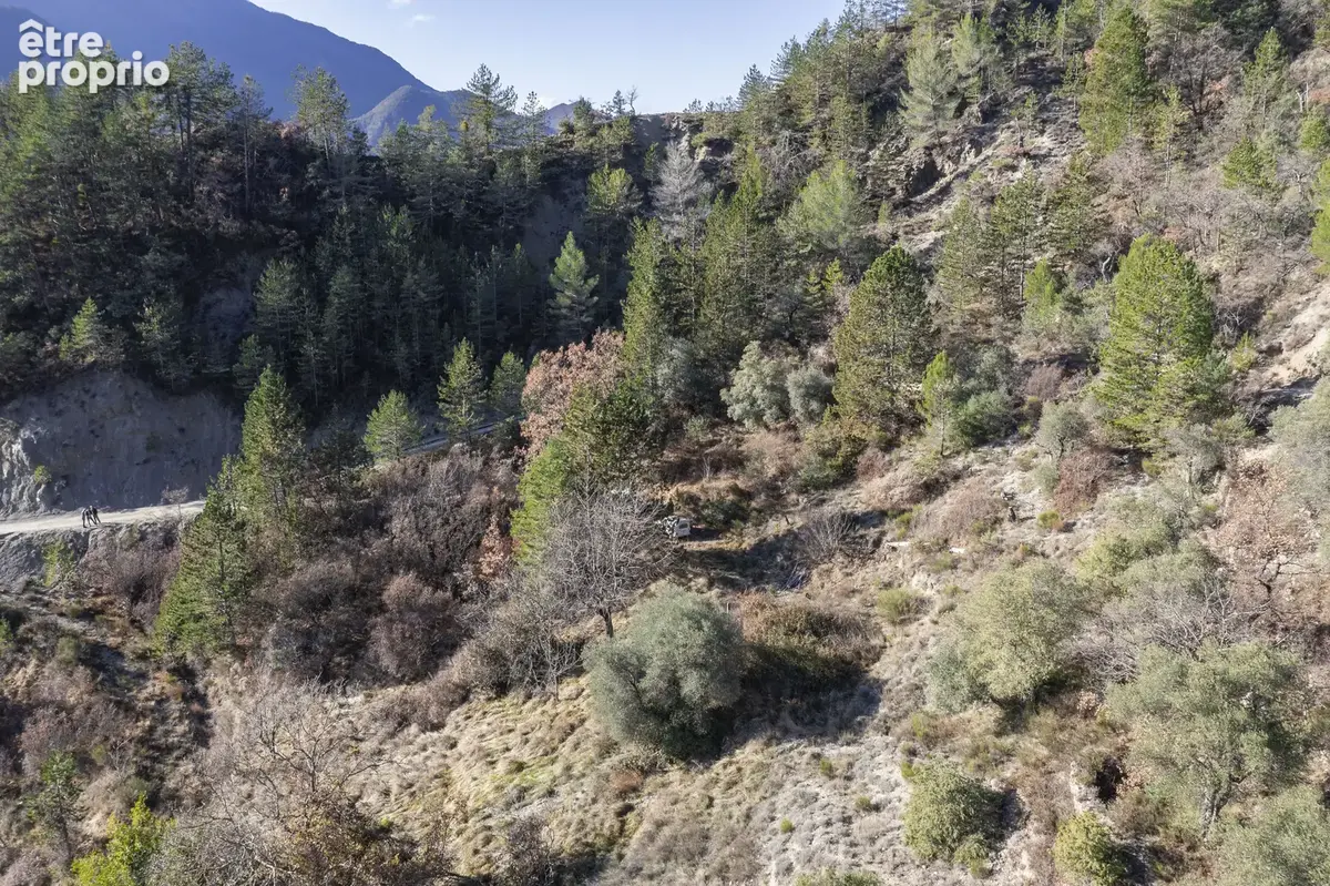Terrain à PUGET-THENIERS