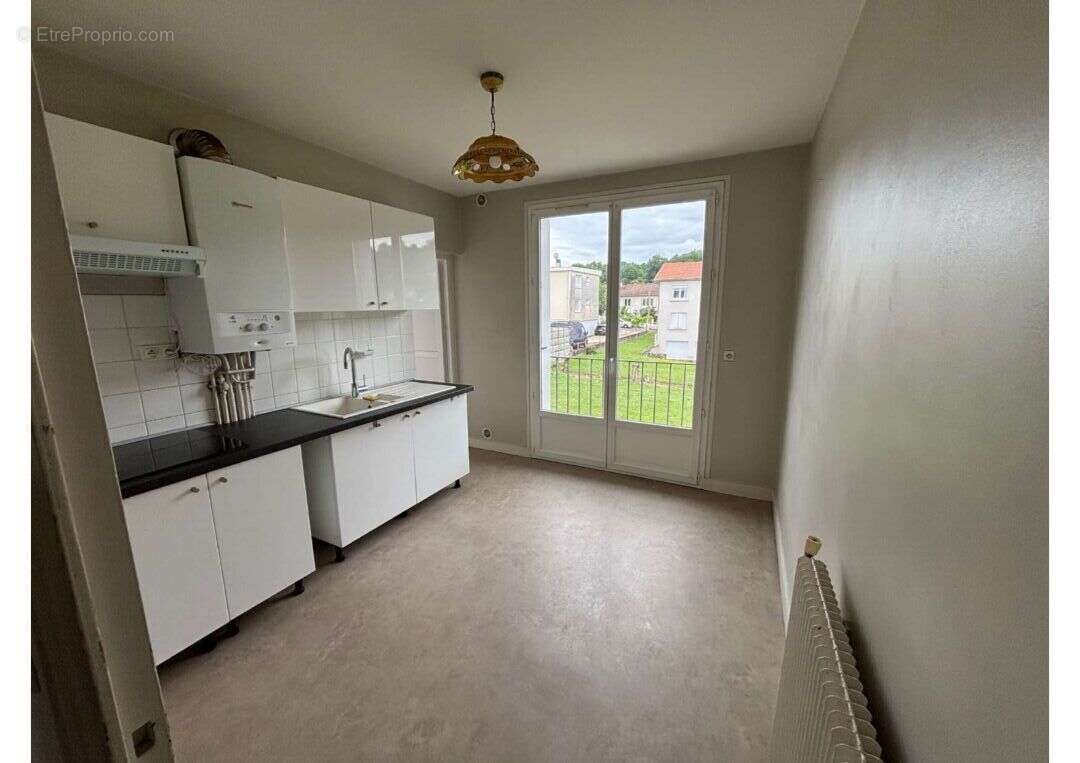 Immeuble de rapport  4 appartements + 6 garages - investissement locatif - photo 3