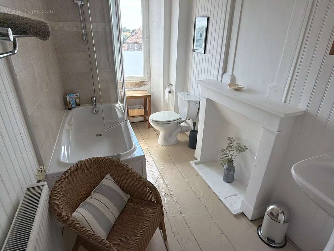Spacieuse maison familiale située au cœur d'une ville animée, avec possibilité d'ouverture de chambres d'hôtes - photo 14