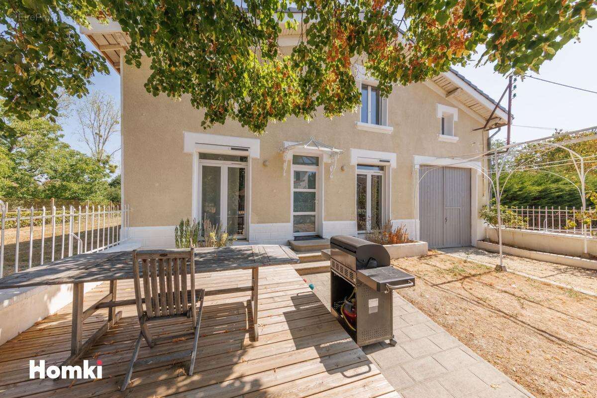 Maison/Villa T5 de 155 m2 à Peschadoires 63920 - photo 2