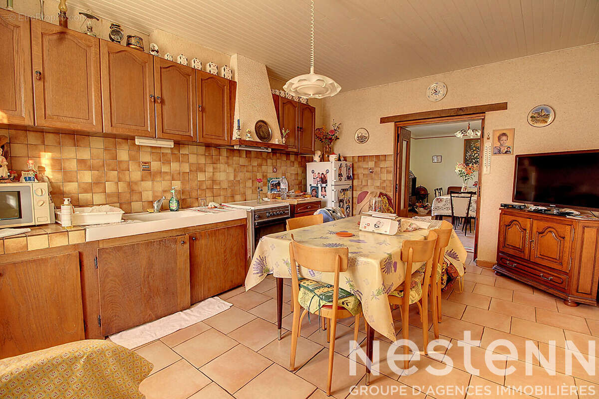 A VENDRE EN EXCLUSIVITE ! LORGUES - Maison 118 m² avec grand terrain d'environ 8 000 m² - photo 4