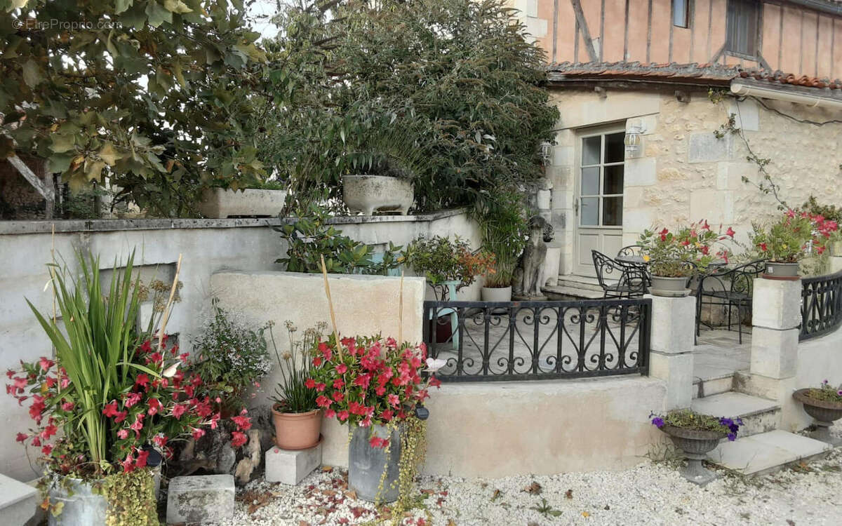 entree - Maison à SAINT-PRIVAT-DES-PRES