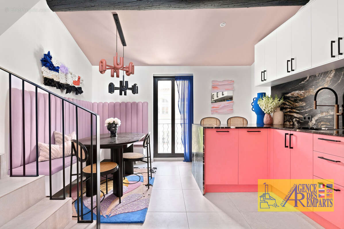 3 pieces 53.55 m2 vieil antbes appartement t3 exceptionnel a 2 pas du marche provencal - photo 2
