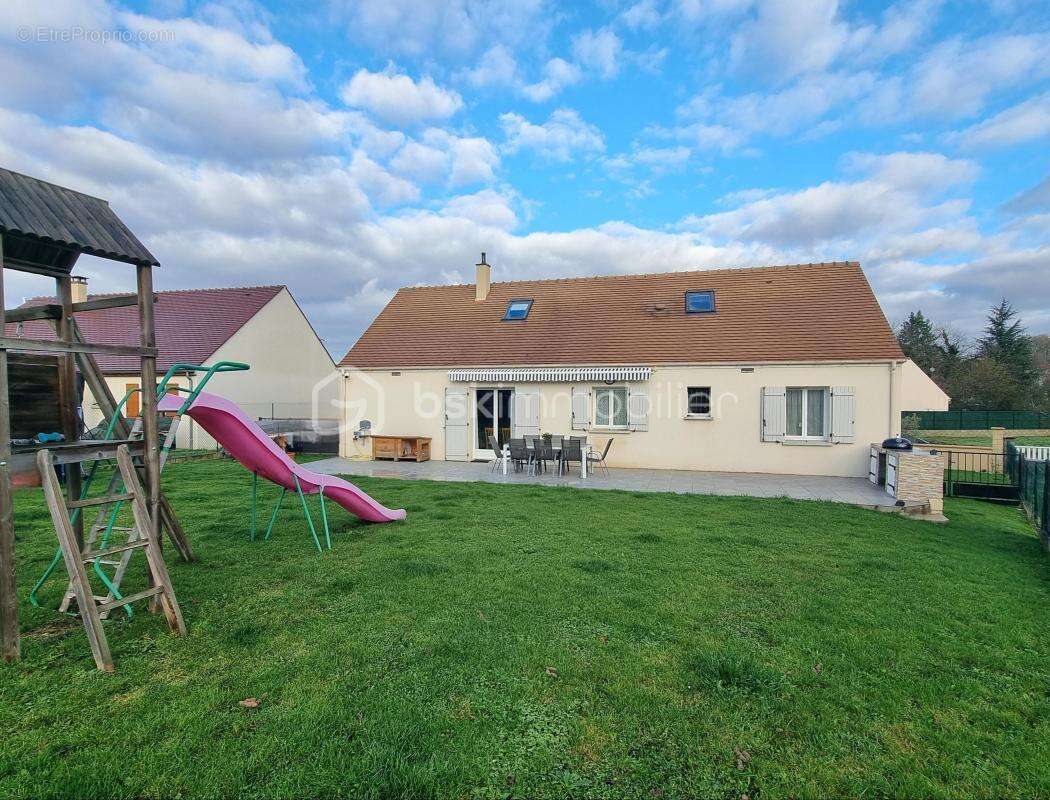 Maison à MONTIGNY-LENCOUP