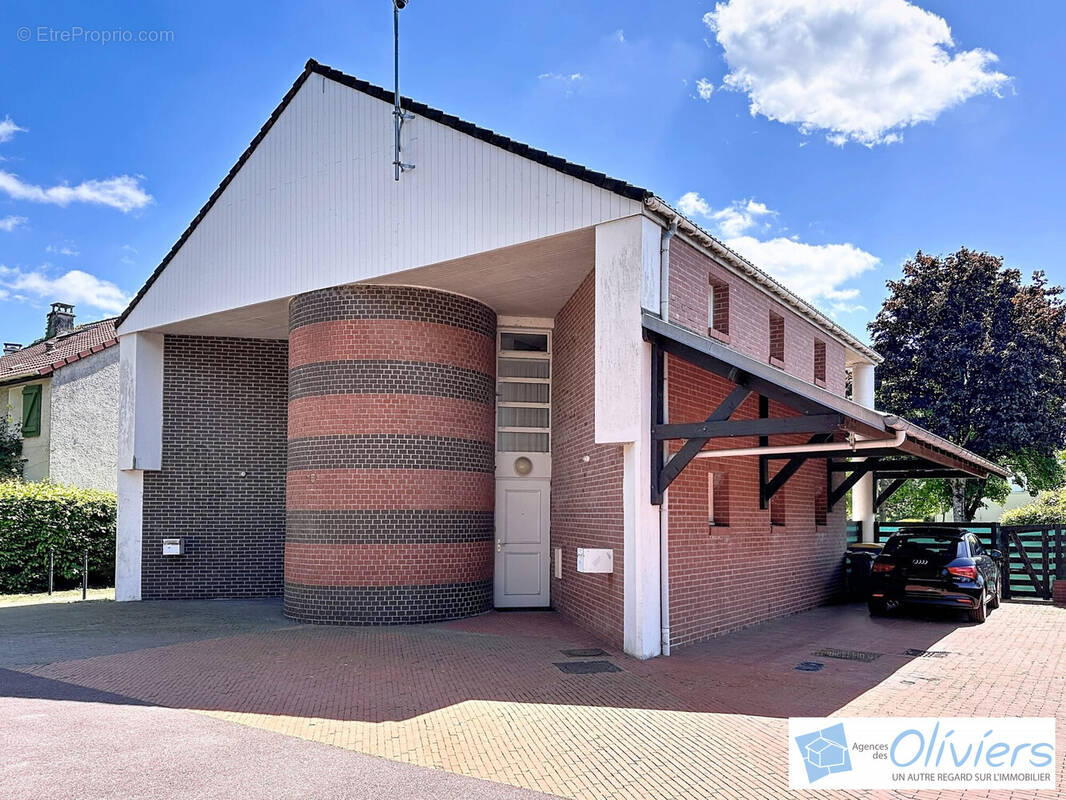 Maison à VOISINS-LE-BRETONNEUX