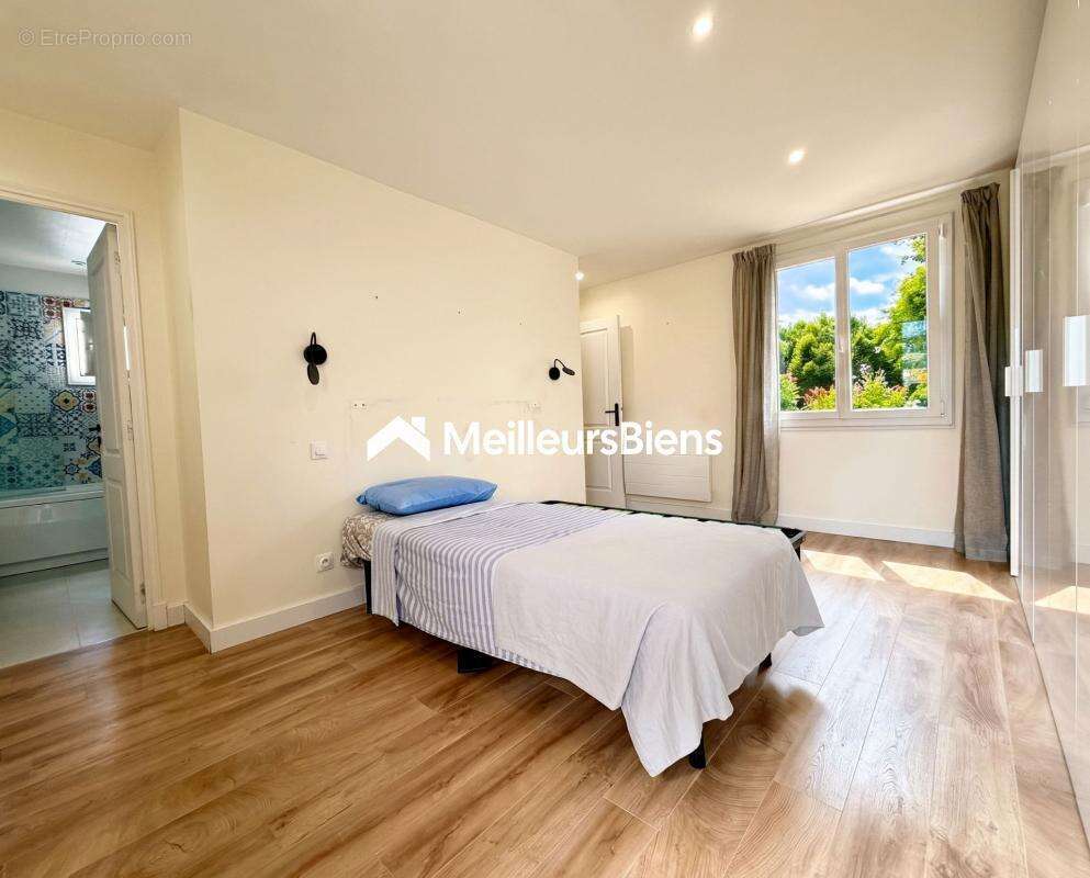 Maison familiale 5 chambres – 134 m² – Face au Lycée International – Saint-Germain-en-Laye - photo 8