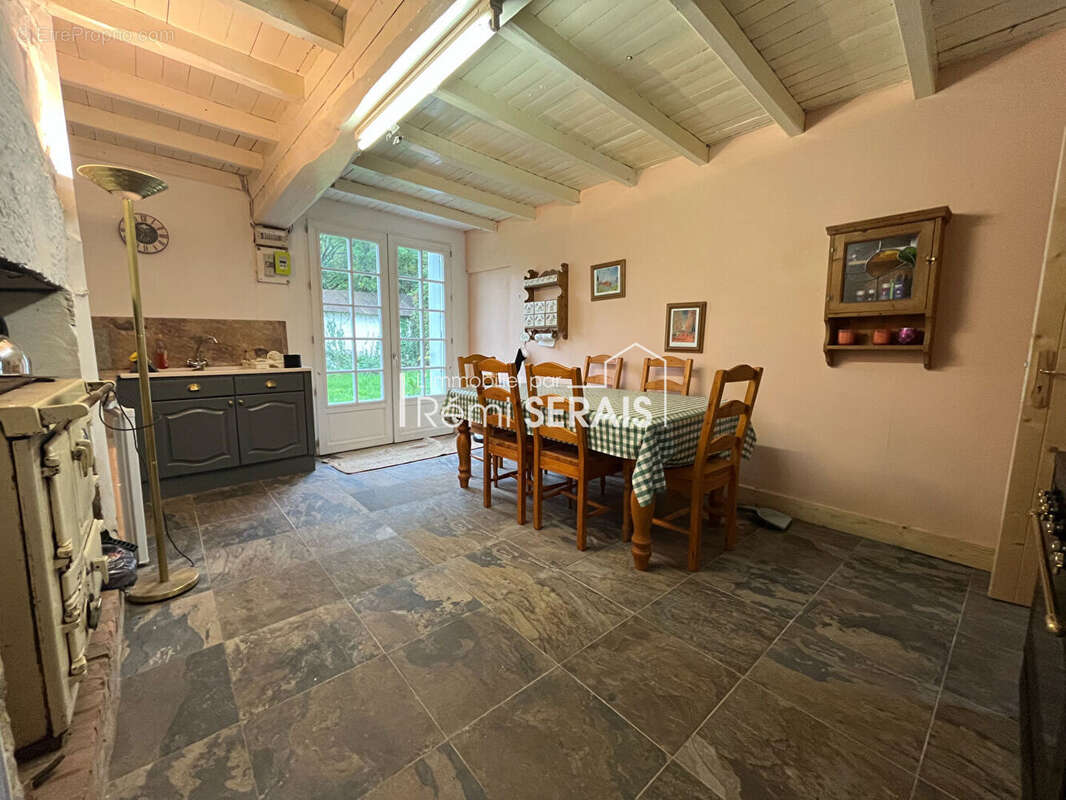 Maison à SAINT-ROCH-SUR-EGRENNE