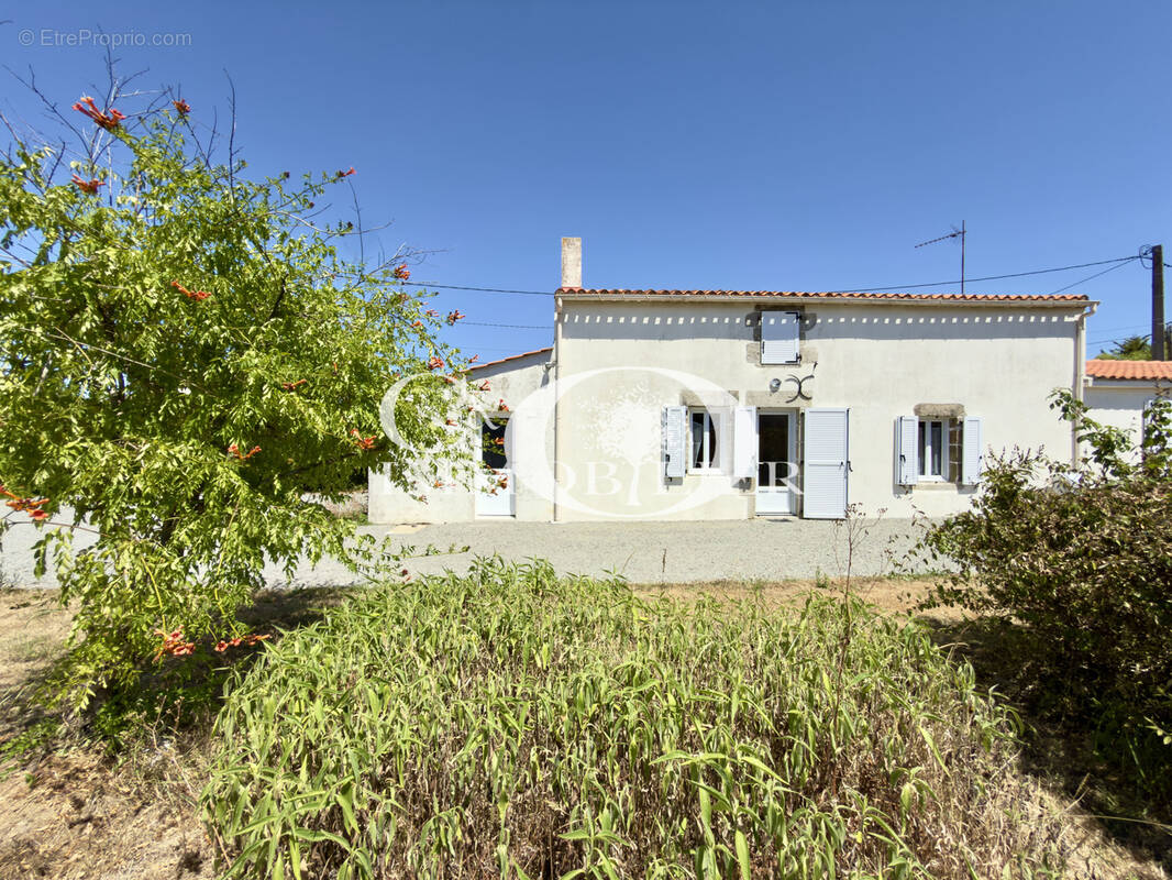 Maison à LEGE