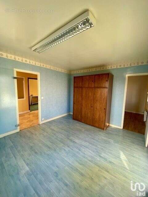 Photo 5 - Commerce à RUFFEC