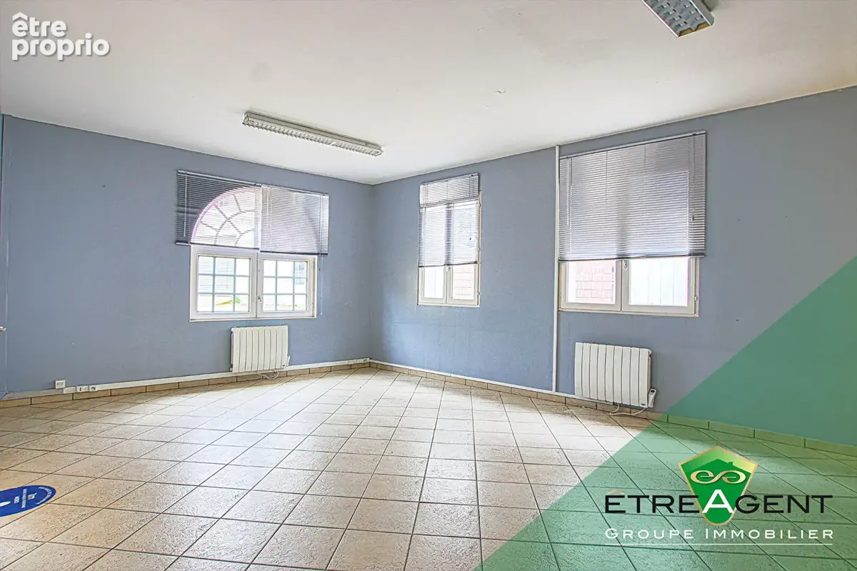 Local commercial 300m² plain-pied avec parking - Charleval - photo 4