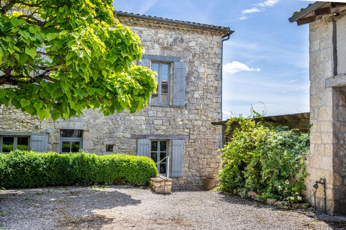 Maison à BEAUVILLE