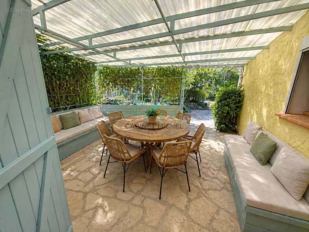 Maison à ROQUEFORT-LES-PINS