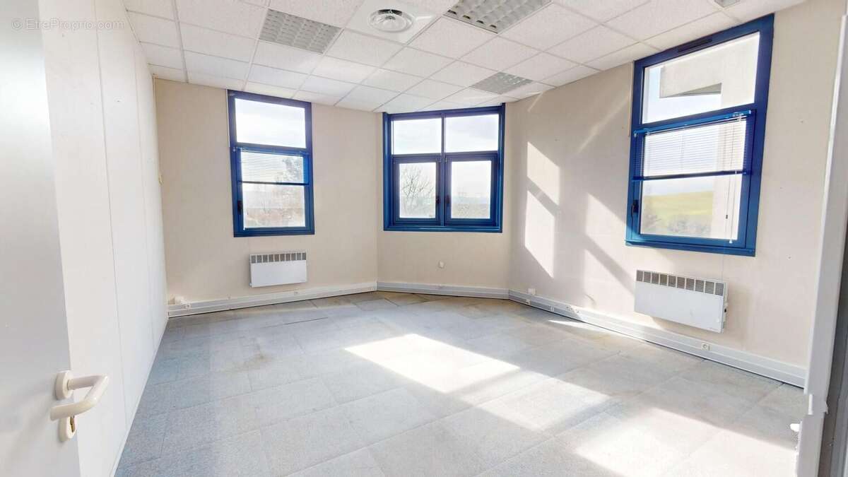 Photo 8 - Commerce à SAINT-QUENTIN-FALLAVIER