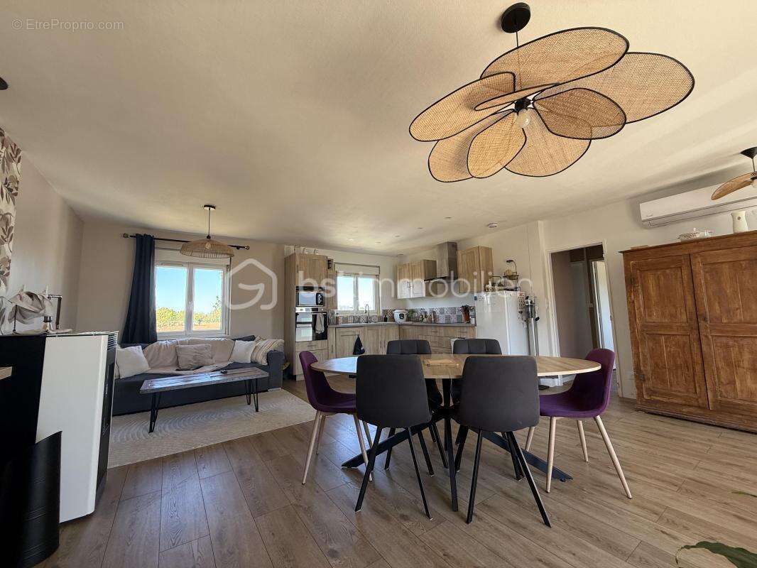 Maison rénové avec prestations de qualité – Parcelle de 1 640 m² - photo 2