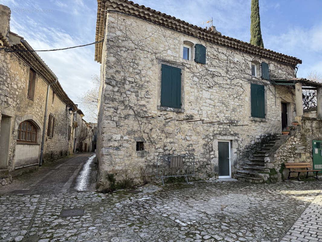 Appartement à LA GARDE-ADHEMAR
