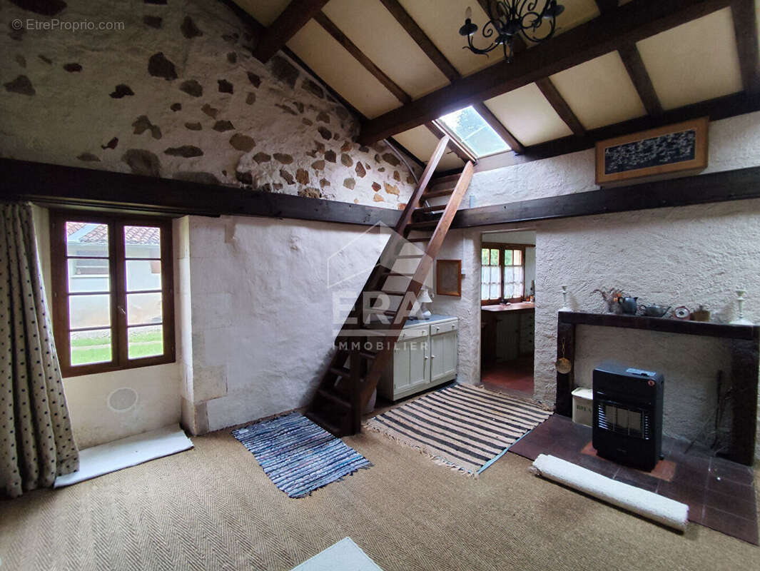Maison à AVAILLES-LIMOUZINE