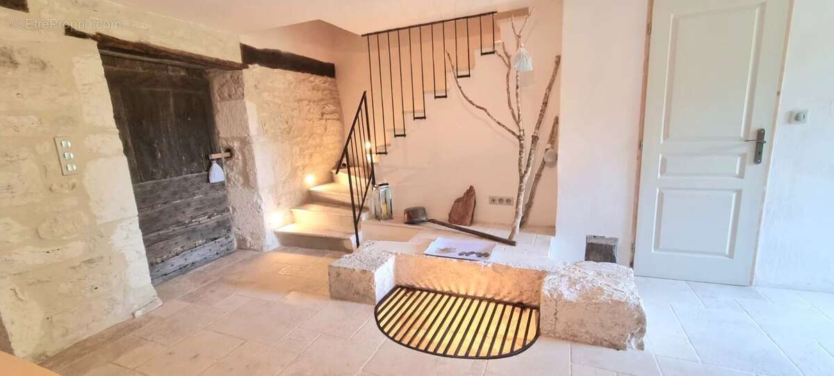Maison à CASTELNAU-MONTRATIER