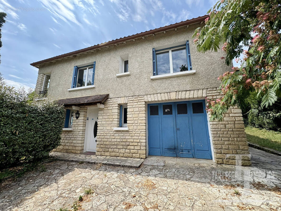Maison à AGONAC