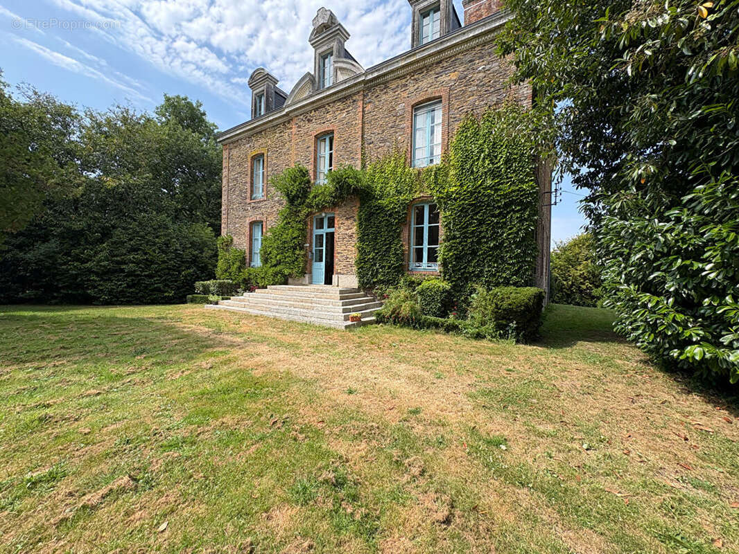 Maison de caractère à vendre - 336m² sur 2 hectares - Les Brulais, à 40 minutes de Rennes - photo 2
