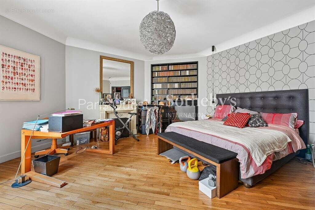 Appartement à NEUILLY-SUR-SEINE