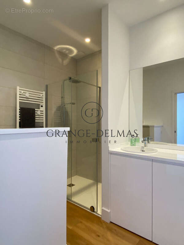 Appartement rénové dernier étage avec ascenseur - FONDAUDEGE - photo 7