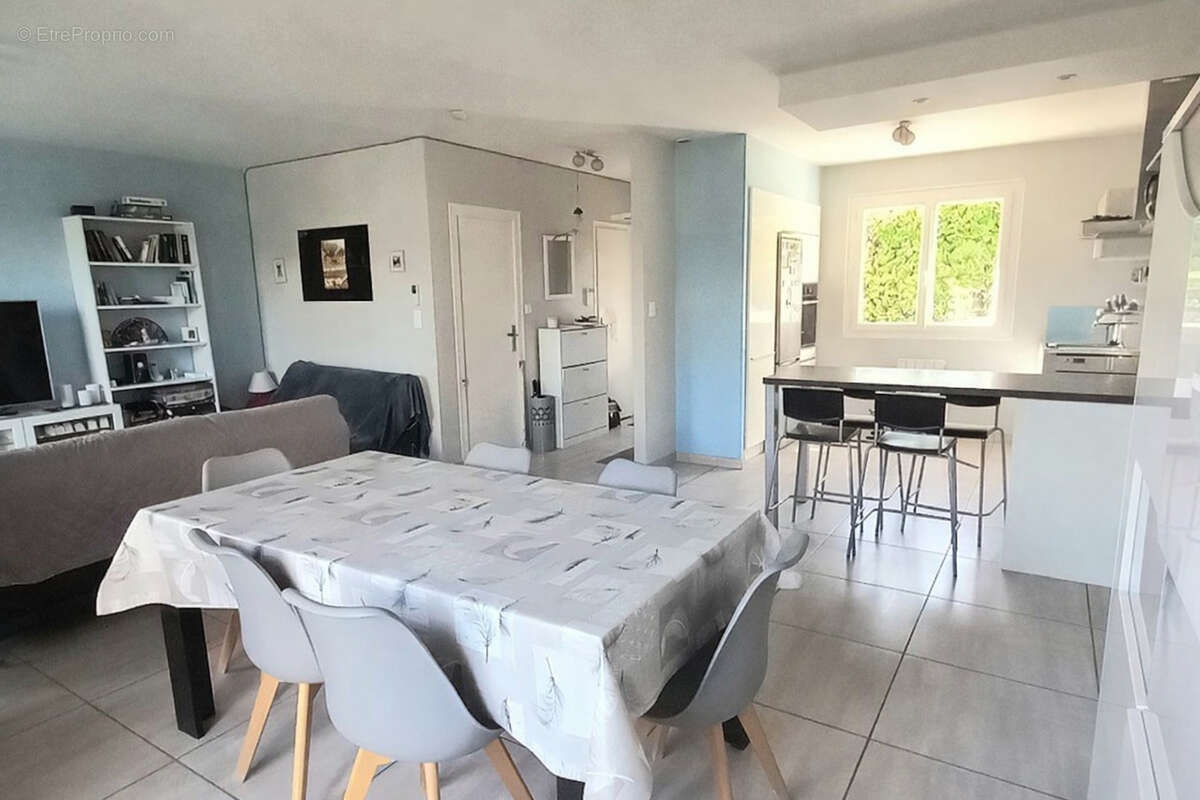 Maison à CHAVANOZ