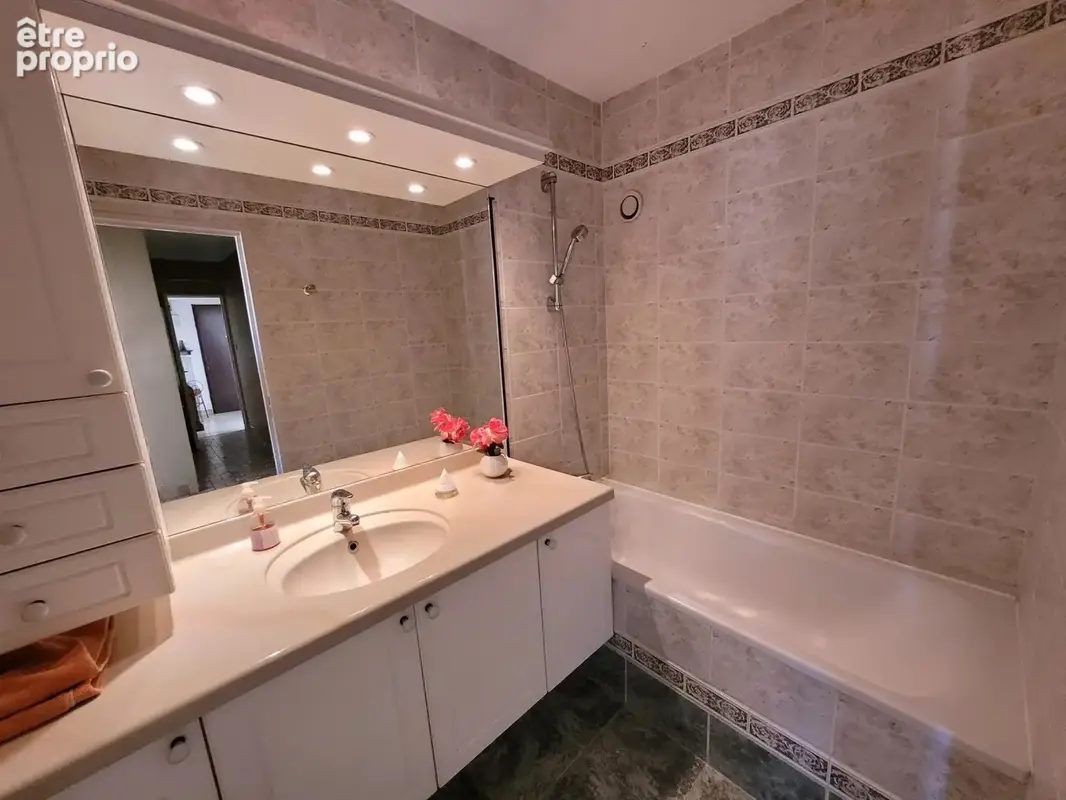Appartement centre-ville - 4 pièces - 81.24 m² - photo 8