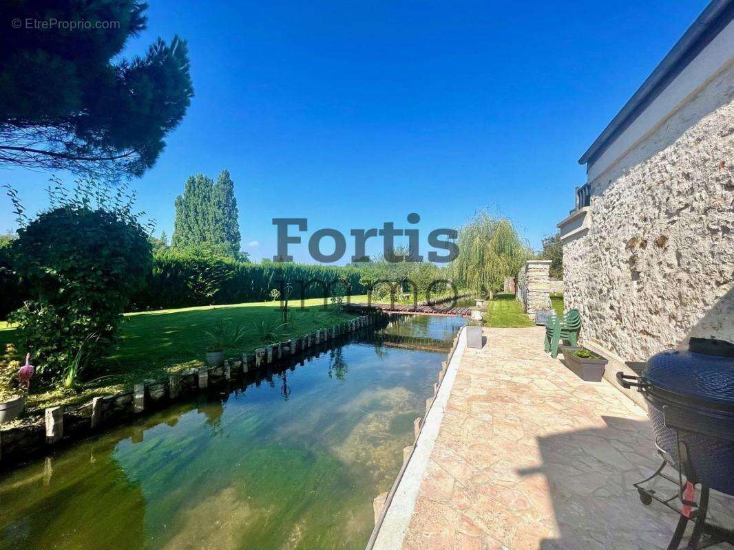 Maison à SAINT-GERMAIN-SUR-ECOLE